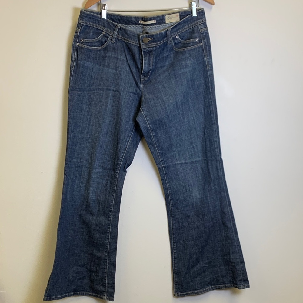 Gap Jeans Women's Flared Jeans in Dark Blue Wash - Classic Everyday Style